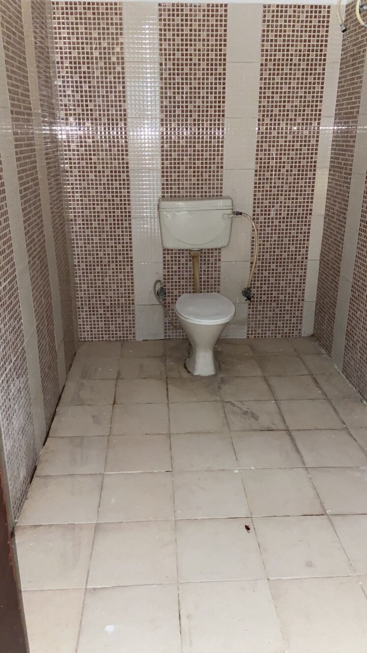 Bathroom, new palam vihar phase 1 2 Bedroom 200 Sq.Yd. Builder Floor In New Palam Vihar Phase 1 Gurgaon 9593071