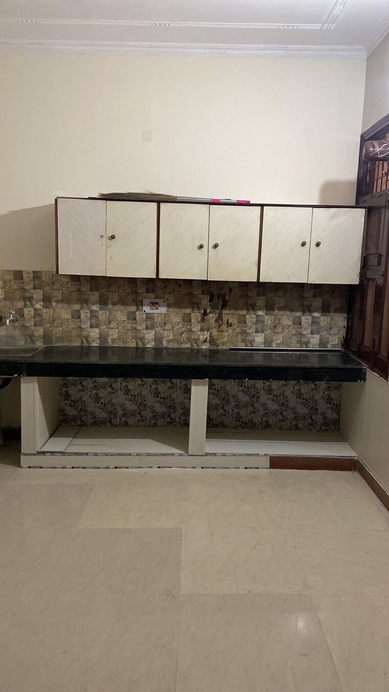 Kitchen, new palam vihar phase 1 2 Bedroom 200 Sq.Yd. Builder Floor In New Palam Vihar Phase 1 Gurgaon 9593071