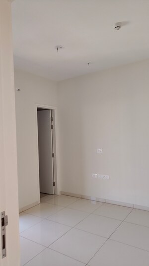 Room in 2 BHK Apartment at Godrej Park Springs, Manjari – for Rent