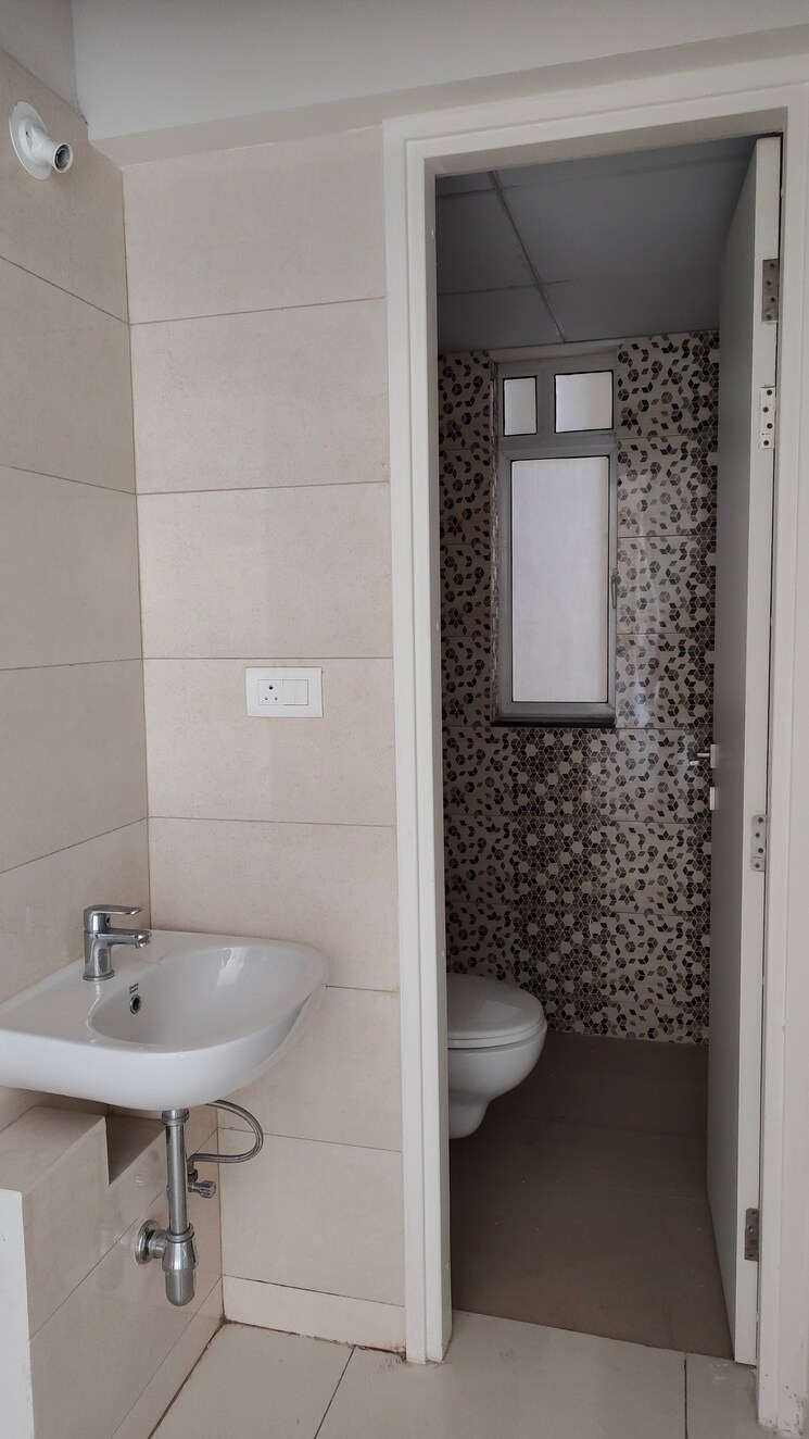 Bathroom, godrej-park-springs 2 Bedroom 850 Sq.Ft. Apartment In Manjari Pune 9593099