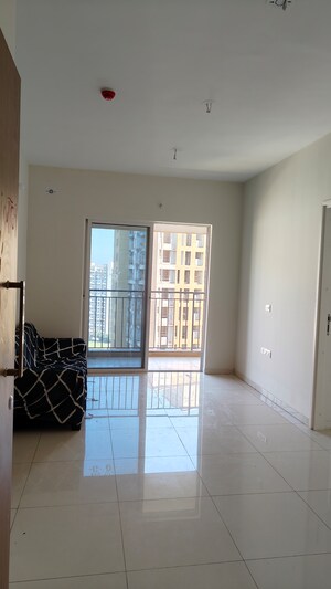 Room in 2 BHK Apartment at Godrej Park Springs, Manjari – for Rent