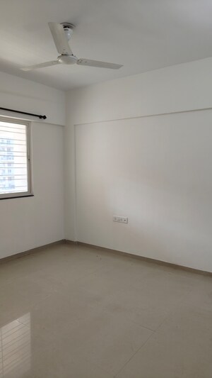 Room in 2 BHK Apartment at Godrej Park Springs, Manjari – for Rent