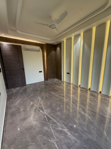 Room in 4 BHK Builder Floor at DLF Imperial Residences, Dlf Phase I – for Sale