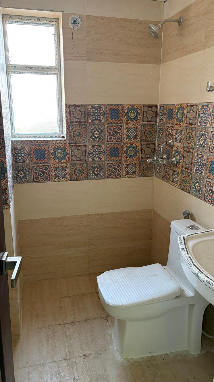 Bathroom, migsun-vilaasa 2 Bedroom 660 Sq.Ft. Apartment In Eta Ii Greater Noida Greater Noida 9593280