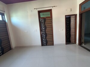 Room in 1 BHK Independent House at Champa Estate, Mu 1 Greater Noida – for Rent