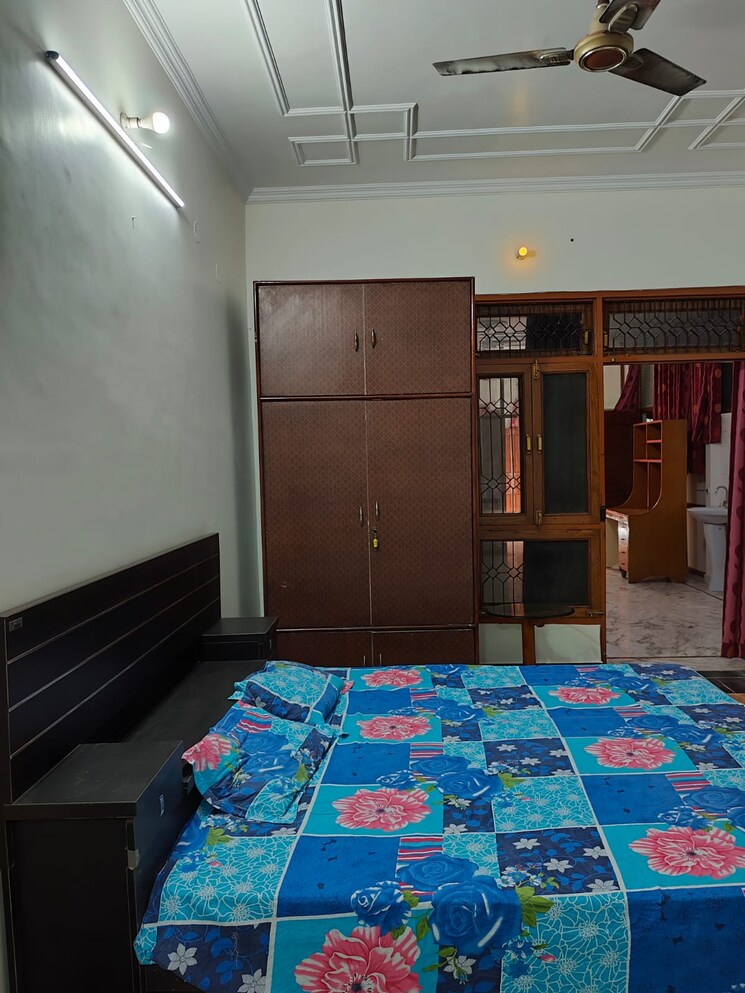 Room, gomti nagar Pg For Boys & Girls In Gomti Nagar 9593326