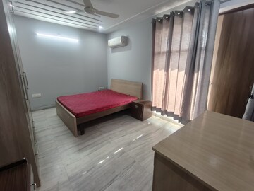 Bedroom in 2 BHK Builder Floor at Sector 52 – for Rent