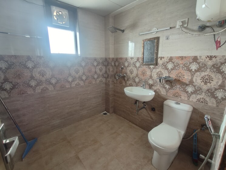Bathroom, sector 52 2 Bedroom 1250 Sq.Ft. Builder Floor In Sector 52 Gurgaon 9593365