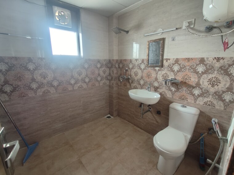 Bathroom, sector 52 2 Bedroom 1250 Sq.Ft. Builder Floor In Sector 52 Gurgaon 9593365