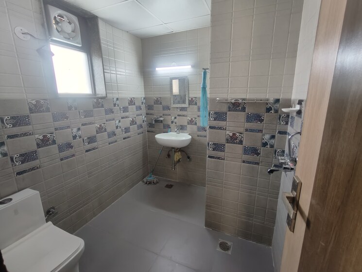 Bathroom, sector 52 2 Bedroom 1250 Sq.Ft. Builder Floor In Sector 52 Gurgaon 9593365