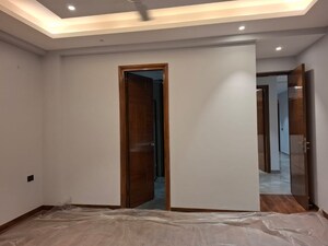 Room in 4 BHK Builder Floor at DLF Atria, Dlf Phase ii – for Sale
