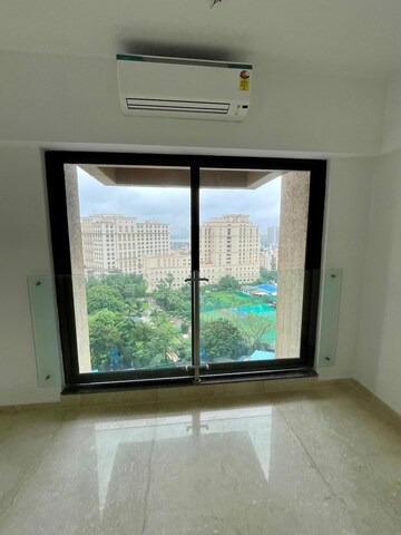 Room in 4 BHK Apartment at Kanakia Silicon Valley, Powai – for Sale