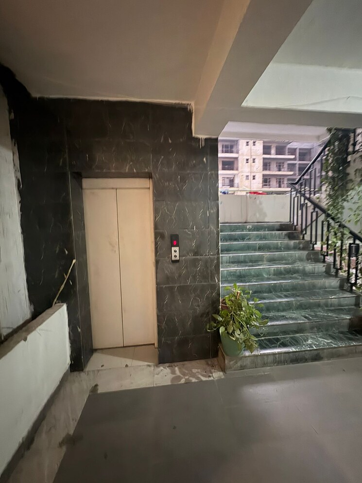 Other, dhakoli 3 Bedroom 2200 Sq.Ft. Apartment In Dhakoli Zirakpur 9593559