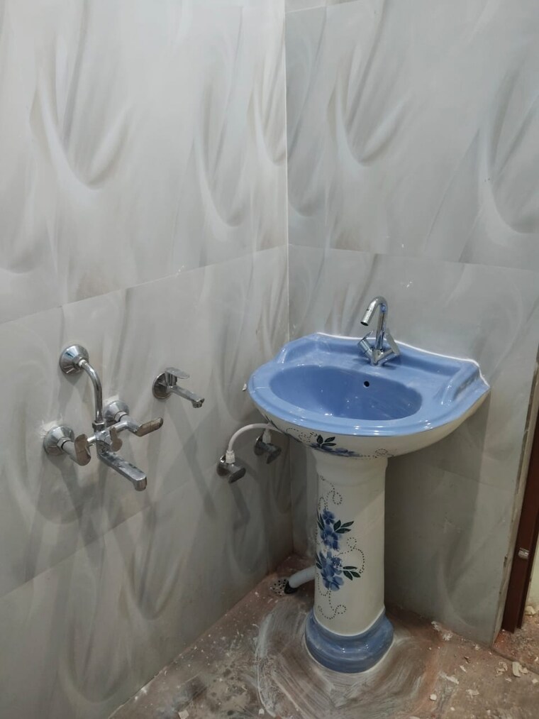 Bathroom, gomti nagar Pg For Boys & Girls In Gomti Nagar 9593628