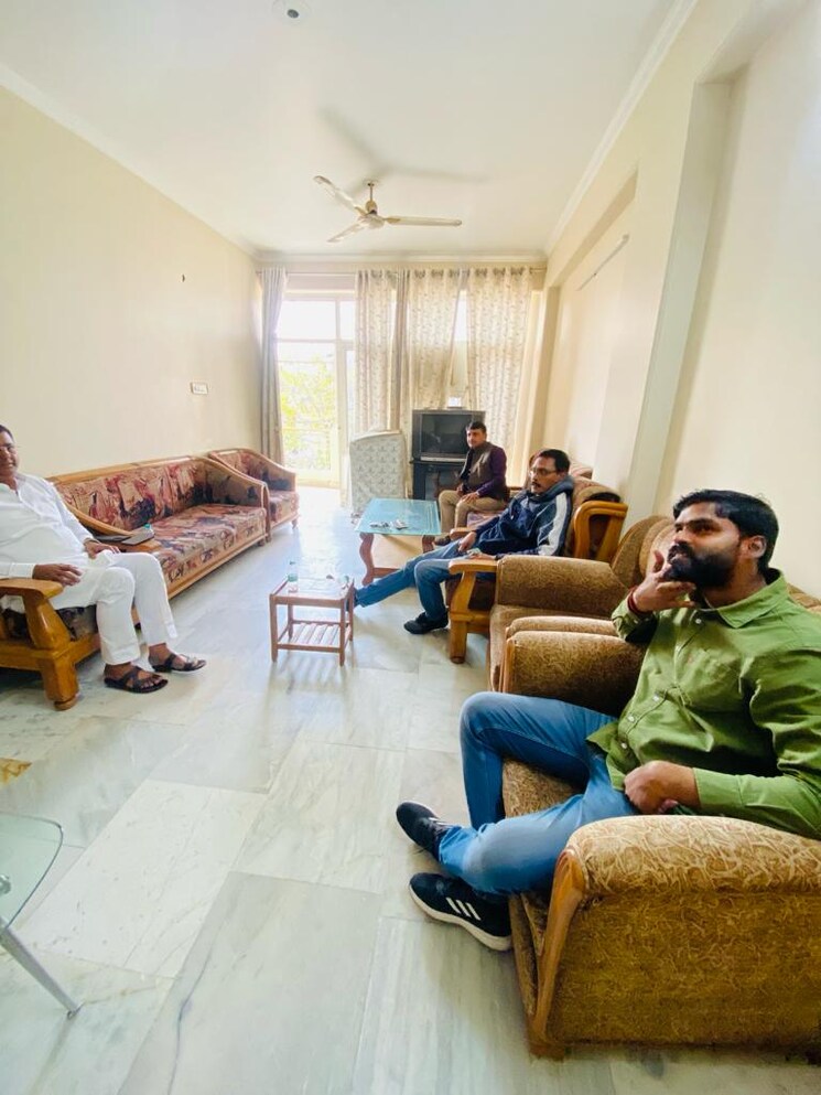 Room, gomti nagar Pg For Boys & Girls In Gomti Nagar 9593684