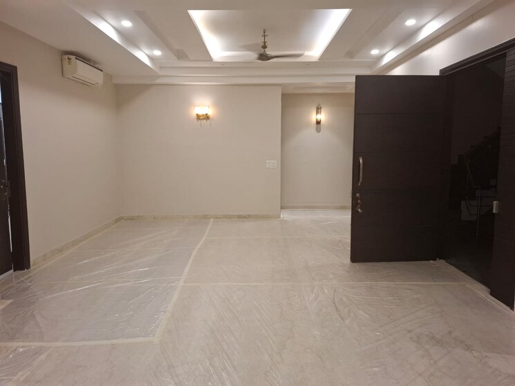 Room, dlf-atria 4 Bedroom 2700 Sq.Ft. Builder Floor In Dlf Phase ii Gurgaon 9593740