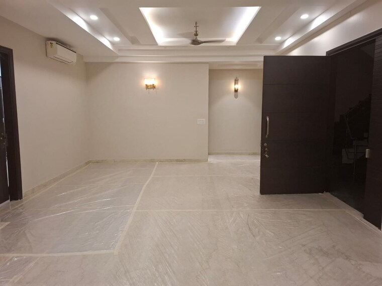 Room, dlf-atria 4 Bedroom 2700 Sq.Ft. Builder Floor In Dlf Phase ii Gurgaon 9593740