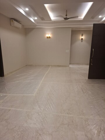 Room in 4 BHK Builder Floor at DLF Atria, Dlf Phase ii – for Sale