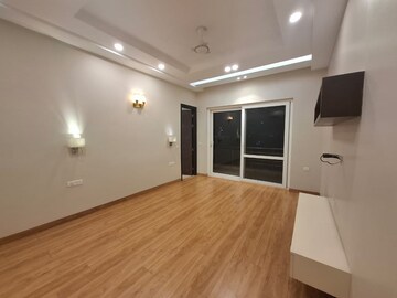 Room in 4 BHK Builder Floor at DLF Atria, Dlf Phase ii – for Sale