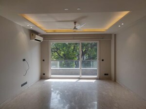 Room in 4 BHK Builder Floor at Safdarjung Development Area – for Rent
