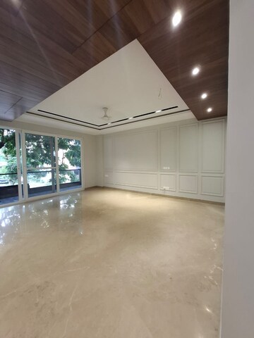 Room in 4 BHK Builder Floor at DLF Atria, Dlf Phase ii – for Sale