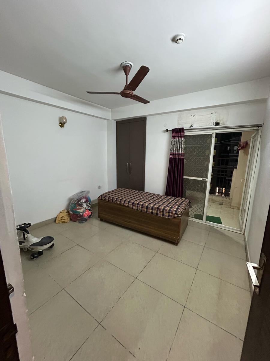 3 BHK + Extra Room Apartment For Sale in Ajnara Le Garden