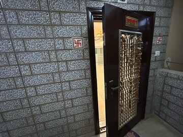  3 BHK Apartment at Ajnara Le Garden, Panchsheel Green – for Sale