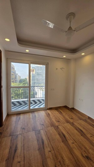 Room in 3 BHK Builder Floor at Saket – for Rent