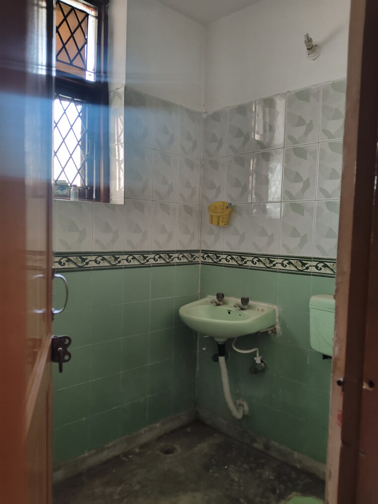 Bathroom, ashoka-enclave-faridabad 2 Bedroom 1080 Sq.Ft. Apartment In Sector 34 Faridabad 9593959