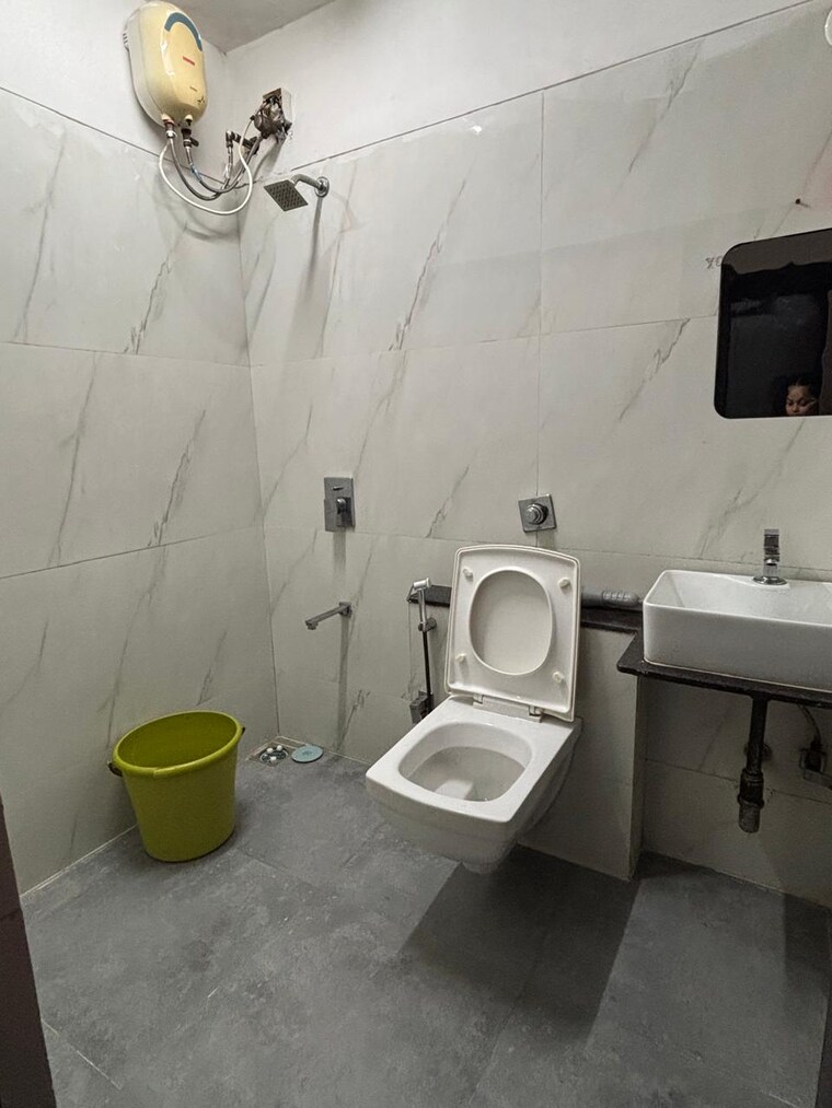 Bathroom, swapnalok-towers 2 Bedroom 700 Sq.Ft. Apartment In Malad East Mumbai 9593963