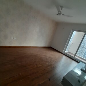 Room in 3 BHK Apartment at Omaxe Waterscapes, Gomti Nagar – for Sale