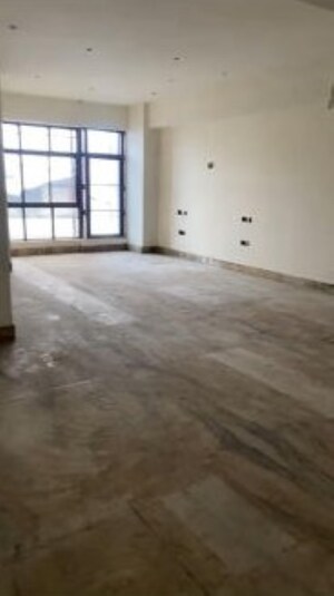  Showroom For Rent in Mavdi
