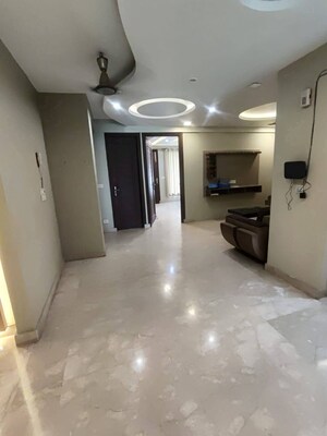 Room in 3 BHK Builder Floor at Saket – for Rent