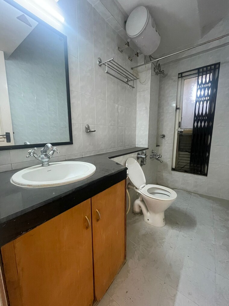 Attached Bathroom, hiranandani-gardens-solitaire 4 Bedroom 2650 Sq.Ft. Apartment In Powai Mumbai 9594167