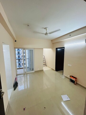 Room in 1 BHK Apartment at Amrapali Dream Valley, Amrapali Dream Valley – for Sale