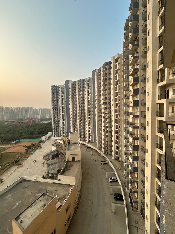 Exterior View, amrapali-dream-valley 1 Bedroom 585 Sq.Ft. Apartment In Amrapali Dream Valley Greater Noida 9594210