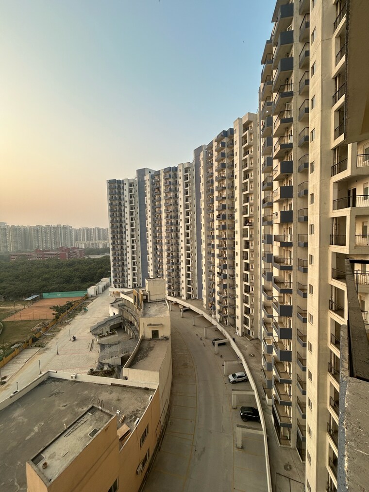 Exterior View, amrapali-dream-valley 1 Bedroom 585 Sq.Ft. Apartment In Amrapali Dream Valley Greater Noida 9594210