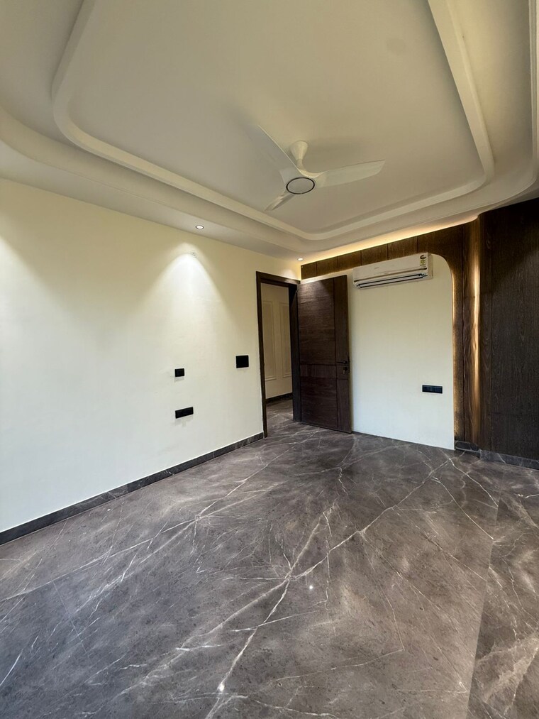 Room, dlf-atria 3 Bedroom 2250 Sq.Ft. Builder Floor In Dlf Phase ii Gurgaon 9594253