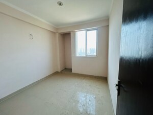 Room in 2 BHK Apartment at Amrapali Dream Valley, Amrapali Dream Valley – for Sale