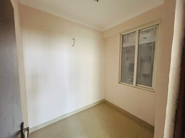 Room in 2 BHK Apartment at Amrapali Dream Valley, Amrapali Dream Valley – for Sale