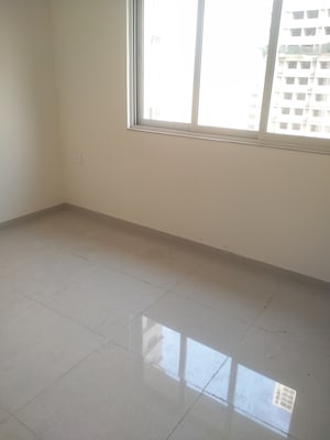 Room in 3 BHK Apartment at Vastu Tower, Malad West – for Rent