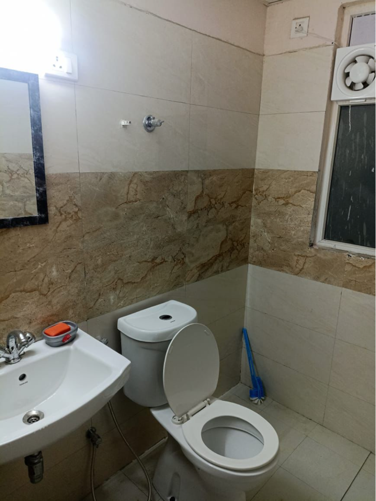 Bathroom, amrapali-dream-valley 2.5 Bedroom 920 Sq.Ft. Apartment In Amrapali Dream Valley Greater Noida 9594259