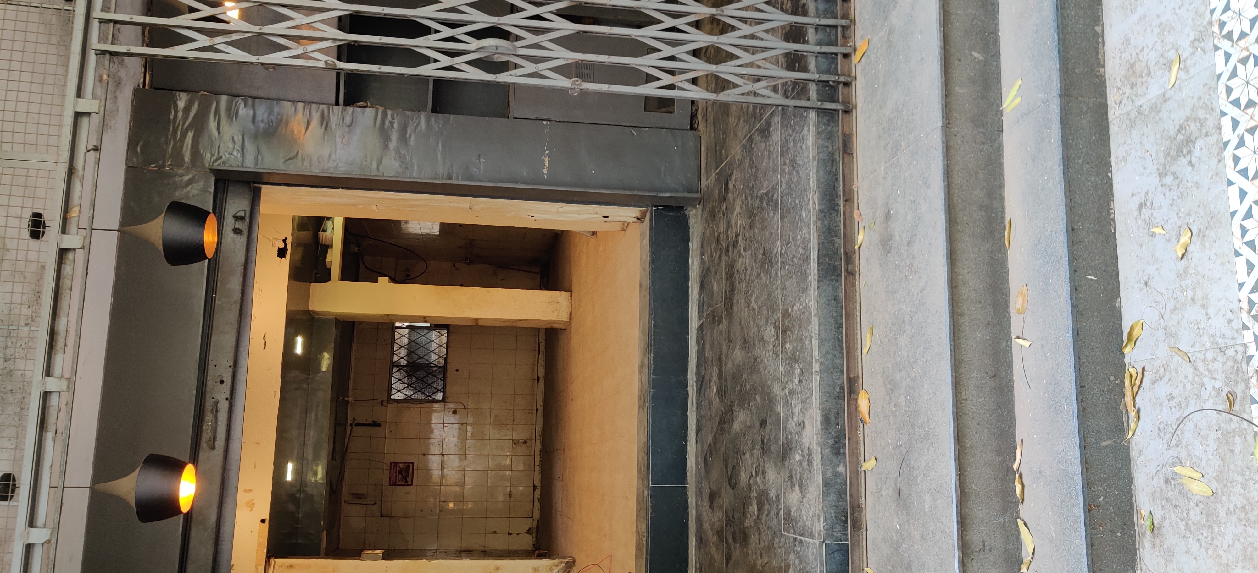 Retail Shop For Rent in Neco Gardens