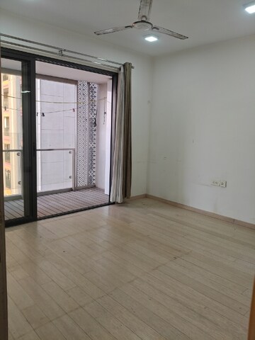 Room in 2.5 BHK Apartment at Lodha Enchante, Wadala – for Rent