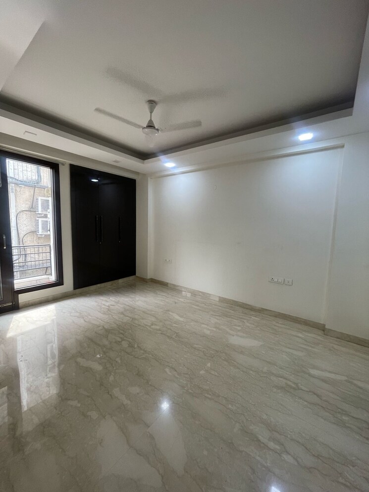 Room, east of kailash 3 Bedroom 210 Sq.Yd. Builder Floor In East Of Kailash Delhi 9594313