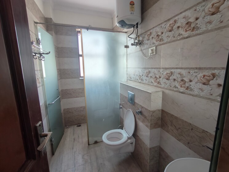 Bathroom, ardee-city 3 Bedroom 1830 Sq.Ft. Apartment In Sector 52 Gurgaon 9594405
