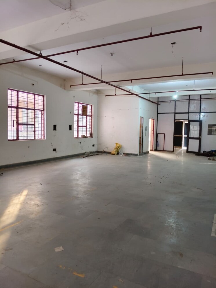 Room, sector 63 Commercial Office Space 4800 Sq.Ft. In Sector 63 Noida 9594402