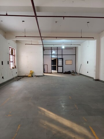 Room in  Office Space at Sector 63 – for Sale