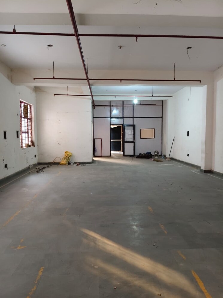 Room, sector 63 Commercial Office Space 4800 Sq.Ft. In Sector 63 Noida 9594402
