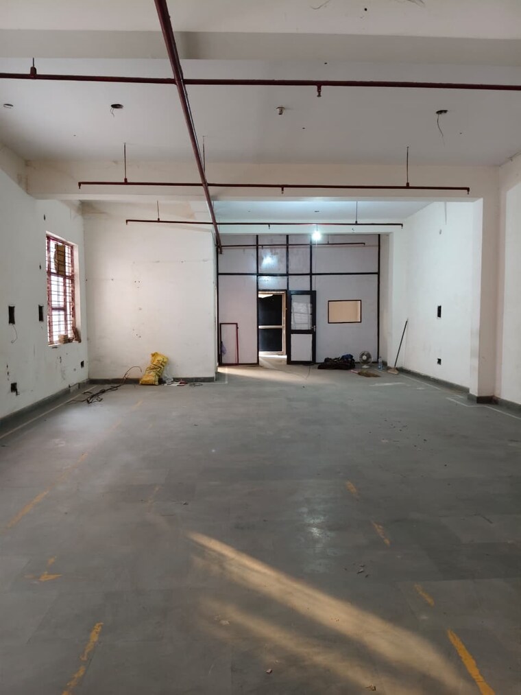 Room, sector 63 Commercial Office Space 4800 Sq.Ft. In Sector 63 Noida 9594402